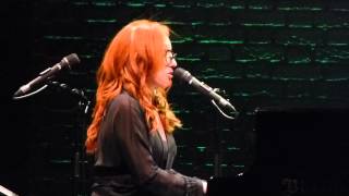 Tori Amos  quotCreepquot Lizard Lounge  Radiohead cover live  Beacon Theater  8132014 [upl. by Ezirtaeb]