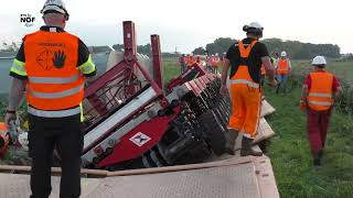 Transformator van 250 ton valt tijdens transport om bij Suwâld [upl. by Caralie]