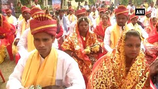 100 couples get married in mass wedding at Ranchi [upl. by Nomrej427]