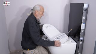 Installer un WC lavant à la japonaise  Tuto bricolage avec Robert [upl. by Ahselrak]