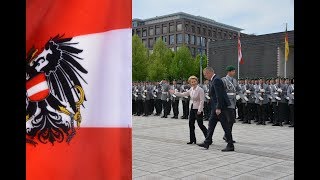 Militärische Ehren  Österreichs Verteidigungsminister Mario Kunasek [upl. by Llenyl237]