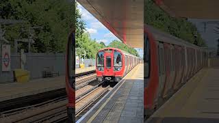 A Metropolitan Line train arriving at Ruislip Manor with a service to Uxbridge [upl. by Jessalyn]