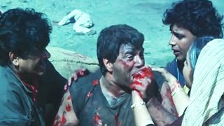 Dharmendra sacrifice his life  Hum Se Na Takrana  Action Scene 1414 [upl. by Phalan]