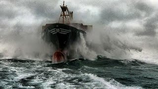 Pilot boat and ships Storm Isha [upl. by Reinald435]