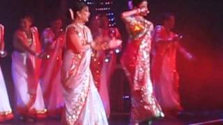 Aishwarya Rai amp Madhuri Dixit at Unforgettables Concert in New York Dola Re [upl. by Marcelia]