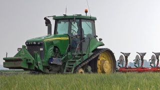 John Deere 8520T on tracks with Great Sound  Ploegen  Kverneland  Flevopolder  NL 2015 [upl. by Muryh382]