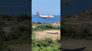 Pesawat Batik Air Mendarat di Bandara Komodo Labuan Bajo [upl. by Cirek]