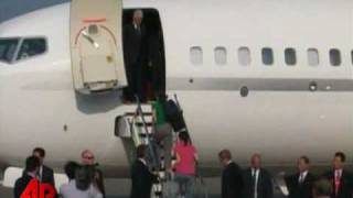 Raw Video Clinton 2 Journalists Depart NKorea [upl. by Gillmore]