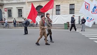 1 maggio al corteo di Milano anche manifestanti vestiti da bolscevichi [upl. by Alrad]