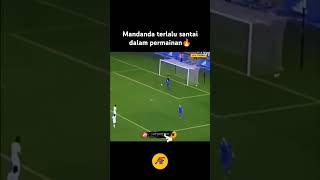 Kiper tersantai di BUMI‼️ viralvideo football sepakbolalucu [upl. by Nalyd]