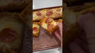 FRENCH BREAD PIZZA easydinner tasty food juliapacheco shorts pizza cookingvideo cheapmeals [upl. by Onihc]