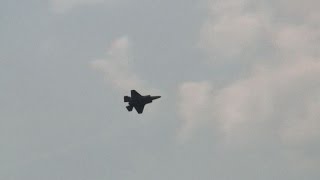 Il caccia F35 stupisce tutti al salone di ParigiLe Bourget [upl. by Dlonyer242]