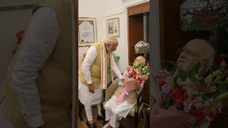 Pm modi meets went to advani jis residence and wished him on his birthday new video [upl. by Arraik75]