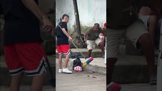 El balde 🪣gracioso🤣 funny bromita funnyvideos bromagraciosa prank bromapesada [upl. by Acirt]