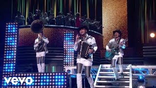 Calibre 50  ContigoQué Tiene De Malo Live From Premios Lo Nuestro  2015 [upl. by Mitran506]