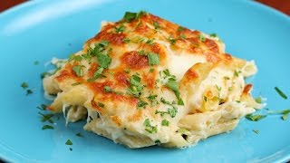 Cheesy Chicken Alfredo Pasta Bake [upl. by Garihc]