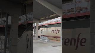 Renfe Alvia 730 en la estación de Ourense [upl. by Nywloc78]