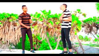 KHADAR KEEYOW Feat Abdinasir Yare  Qalbigaa Kuu Riimay  Official Video [upl. by Adoc928]