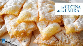 Dolci di Carnevale  LE CHIACCHIERE  La Cucina della Laura [upl. by Babb646]