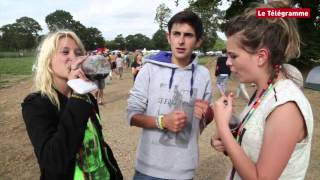 Vieilles Charrues Le karakoé des festivaliers avant Stromae [upl. by Akimat531]