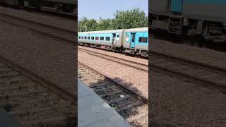 train Jo hoti hai vo bijli piti hai lakin vande bharat train bijli banati hai 😱😱railway shorts 🚊🚅 [upl. by Gwynne120]