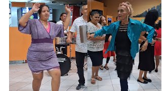 Bailongos desde la Discoteca El Rey con los bailarines de la Plaza Libertad [upl. by Eellehs292]