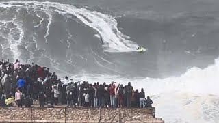 Ondas gigantes Nazaré 🤩😱 um dos maiores mar 🌊 [upl. by Ynneb609]