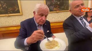 Pasta al sugo di granchio blu per i deputati al ristorante della Camera [upl. by Pasho]