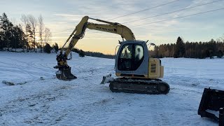 Köp Grävmaskin New Holland  Kobelco E70SR med Planerskopa på Klaravik [upl. by Nayrb]