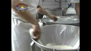 Mozzarella Tradizionale filatura a mano [upl. by Noit]