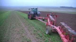 Labour 2009 avec un FENDT 930 et une charrue 12 fers KUHN [upl. by Folly]