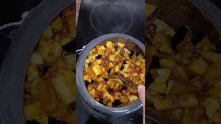 Ringan Bataka nu shak  Aubergine Potato curry [upl. by Meean]