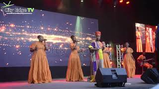 SHOLA ALLYSON EVERGREEN WORSHIP MOMENT AT 20 YEARS AFTER EJI OWURO CONCERT [upl. by Admana]