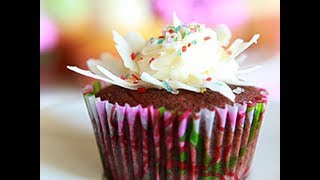 Come preparare la crema al burro per decorare torte e cupcake  videoricette di dolci [upl. by Margaretta]