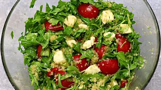 Dieses Quinoa Salat Rezept ist super lecker schnell und einfach Rucola Salat  Mozzarella amp Tomaten [upl. by Sherie635]