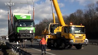 27022023  VN24  Kollmer Bergung Scania Kran LTF 1045 hebt LKW aus Graben [upl. by Martz]