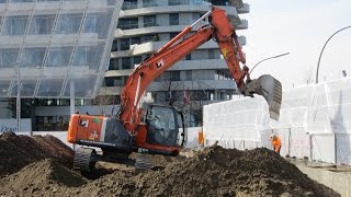 Soeren66  Bagger HITACHI ZAXIS 225 USRLC in der Hamburger Hafencity [upl. by Noired]