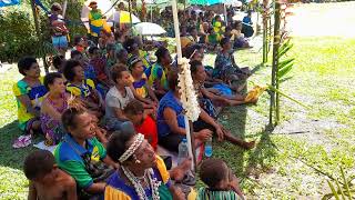 2022 PNG election candidate psyches up mothers [upl. by Tonnie249]