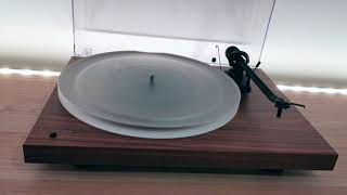 Using an Acrylic vs Metal Platter on a turntable [upl. by Myra]