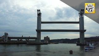 Le Pont Flaubert en mouvement à Rouen [upl. by Monarski]