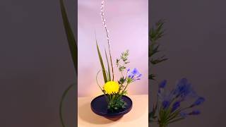 Ikebana flower arrangement with chrysanthemum flowerarrangement [upl. by Komarek556]