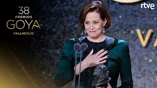 SIGOURNEY WEAVER recibe el GOYA INTERNACIONAL  Premios Goya 2024 [upl. by Nawak34]