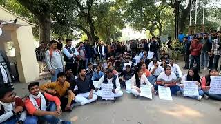 Allahabad University में Protest जारीuniversityofallahabad allahabaduniversityproteststudents [upl. by Meedan35]