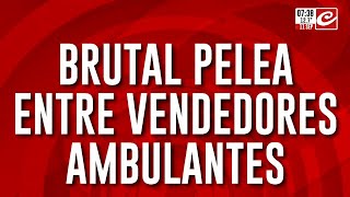 Se tiraron con de todo brutal pelea entre dos grupos de vendedores ambulantes [upl. by Fem]