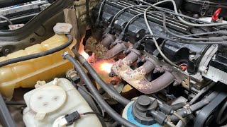 Mercedes Benz W124 300E with M103 open headers Shooting BIG flames EFI [upl. by Gitel]