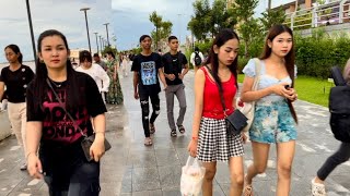 Exploring Phnom Penh City  Evening Walking Tour 4K  Cambodia Relaxing [upl. by Shum]