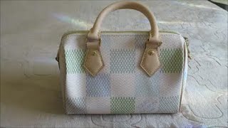 Louis Vuitton DAMIERLICIOUS Speedy 20 Damier Azur  Up Close View  What fits [upl. by Cowden]