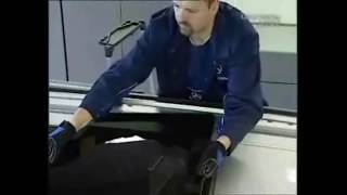 Replacing the repair kit Panoramic sunroof A0007800312 MercedesBenz VIANO [upl. by Araccot]