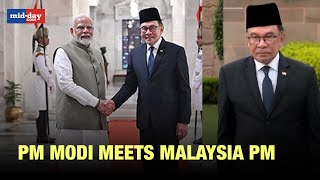 PM Modi meets Malaysia PM Anwar Ibrahim at Rajghat Malaysia PM pays tribute to Mahatma Gandhi [upl. by Botzow]