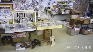 I FOUND A BASEBALL CARD SHOP HIDDEN IN THE CORNER OF AN INDOOR FLEA MARKET [upl. by Adaj]